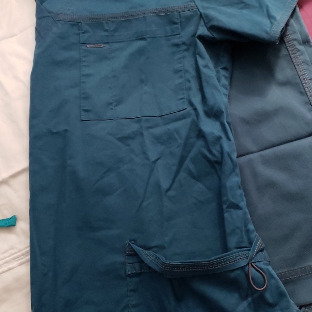 Scrub set